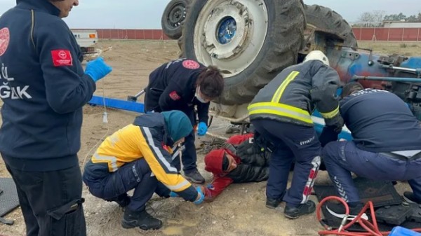 Antalya'da 2 genç devrilen traktörün altında kaldı: 18 yaşındaki Mehmet feci şekilde can verdi!